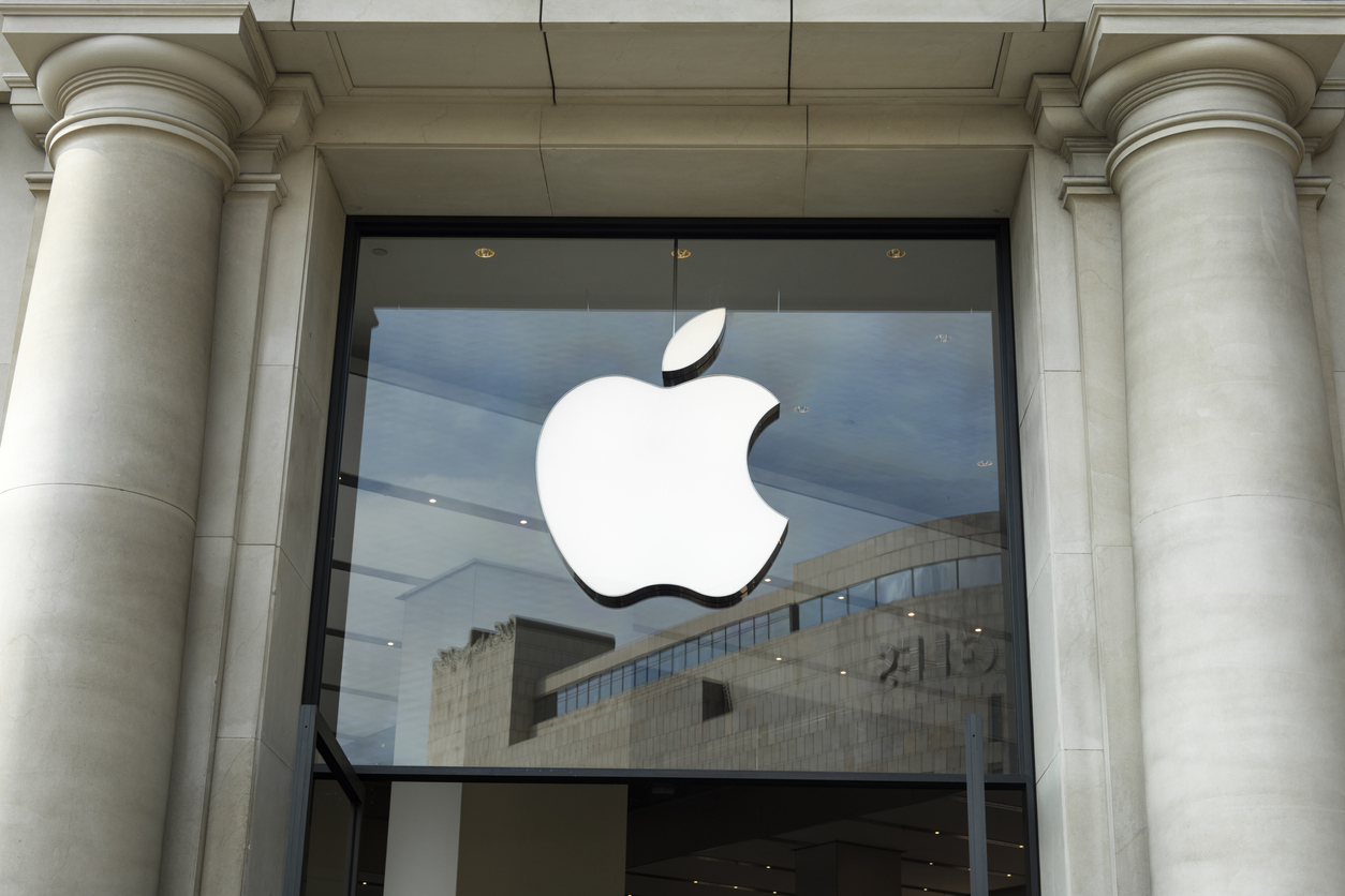 Logo at Apple Store in Spain